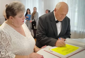 Супруги Гофман Александр Фридрихович и Нина Дмитриевна отметили 50-летие совместной жизни